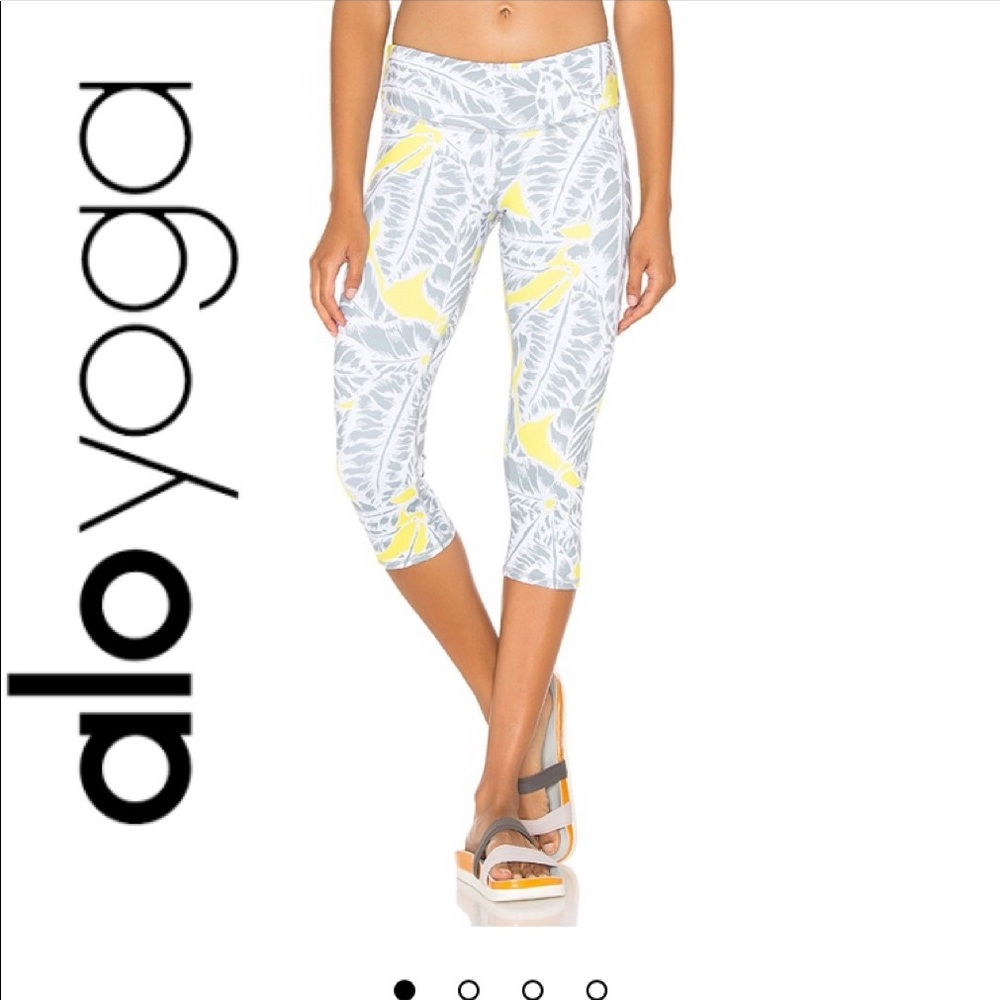 ALO YOGA Airbrush Capri in Palm Springs Zest